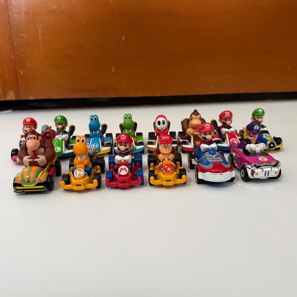 Hot Wheels Mario Kart Diecast Lot 14 Mixed Pipe Frame Yoshi Diddy Kong Waluigi
